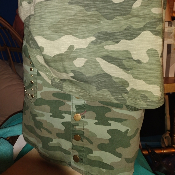Camo Skirt and T-shirt Combo size-large - Picture 2 of 9